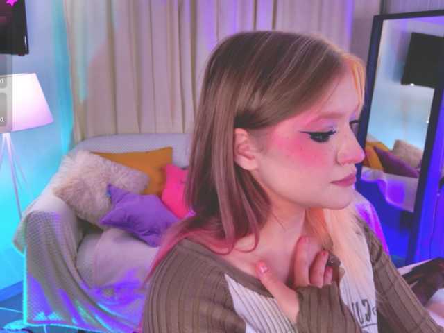 CrazyWine's BongaCams show and profile