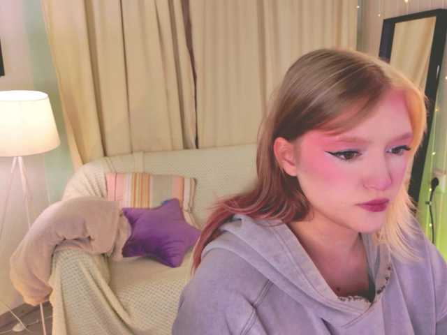 CrazyWine's BongaCams show and profile