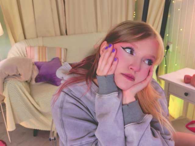 CrazyWine's BongaCams show and profile