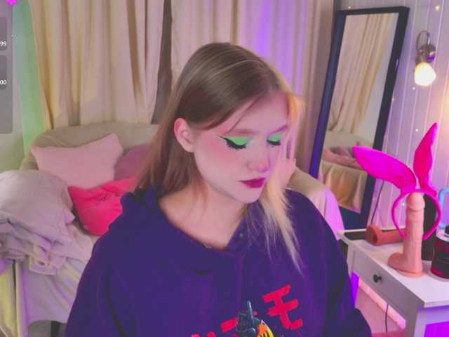 CrazyWine's BongaCams show and profile