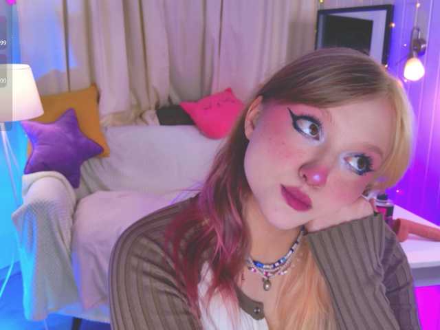 CrazyWine's BongaCams show and profile