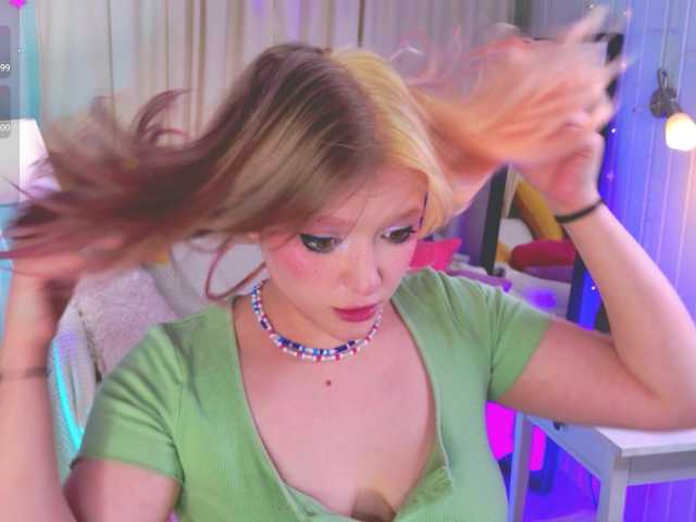 CrazyWine's BongaCams show and profile