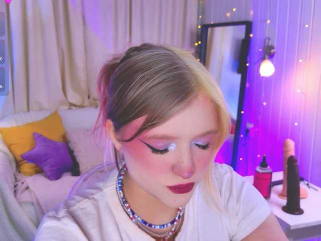 CrazyWine's BongaCams show and profile