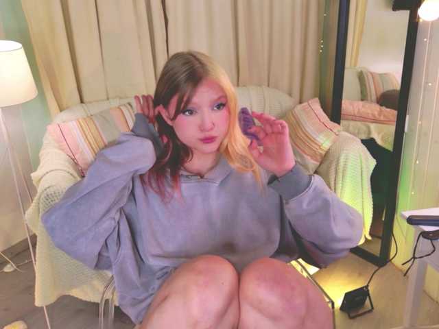 CrazyWine's BongaCams show and profile