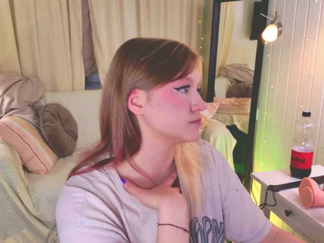 CrazyWine's BongaCams show and profile