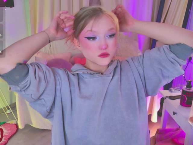 CrazyWine's BongaCams show and profile