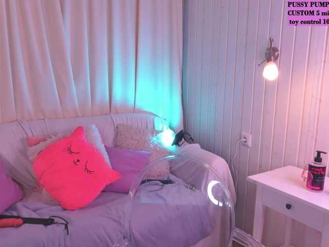 CrazyWine's BongaCams show and profile