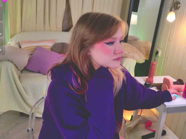 CrazyWine's BongaCams show and profile