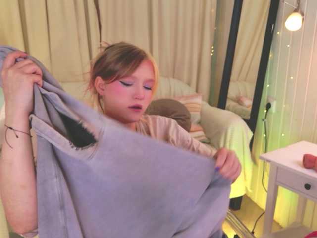 CrazyWine's BongaCams show and profile