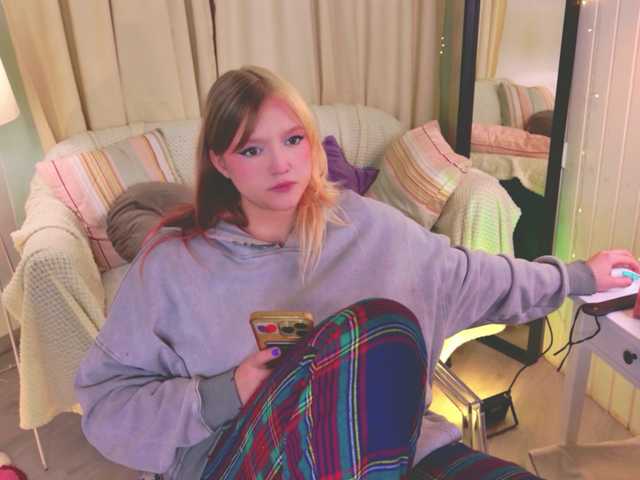 CrazyWine's BongaCams show and profile