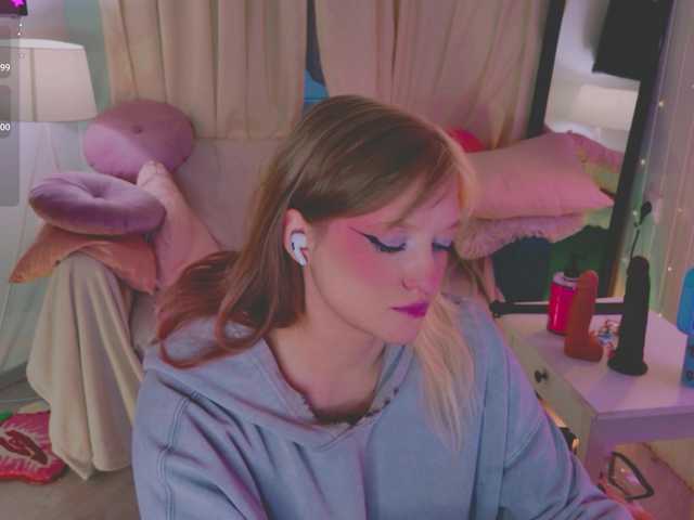 CrazyWine's BongaCams show and profile