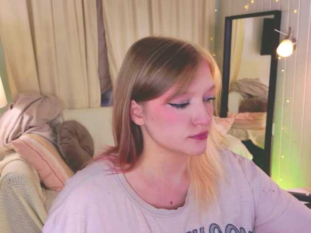 CrazyWine's BongaCams show and profile