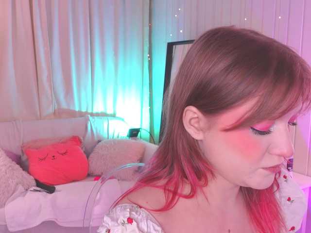 CrazyWine's BongaCams show and profile