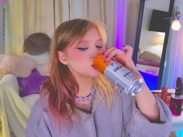 CrazyWine's BongaCams show and profile