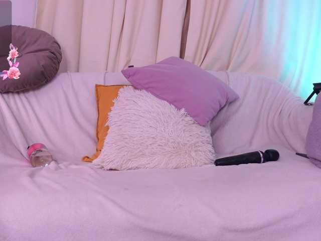 CrazyWine's BongaCams show and profile