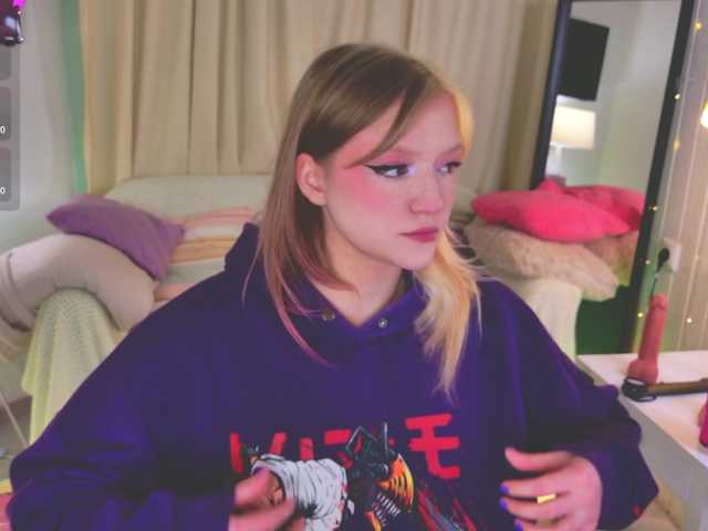 CrazyWine's BongaCams show and profile