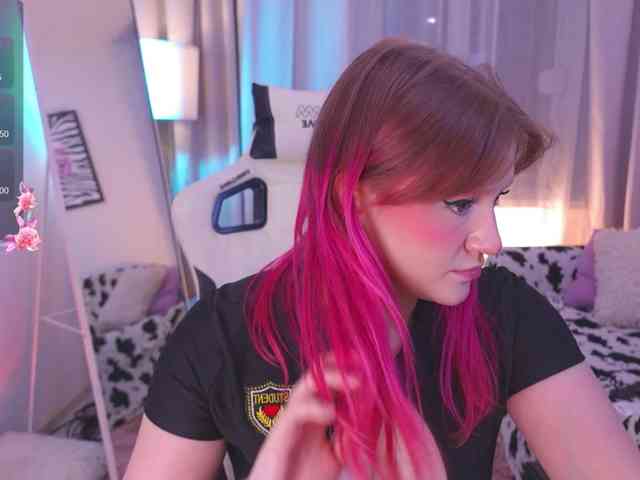 CrazyWine Live Webcam on BongaCams