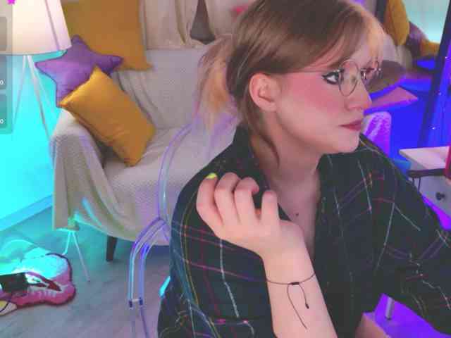 CrazyWine Live Webcam on BongaCams