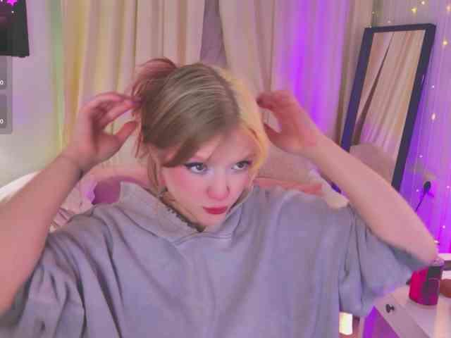 CrazyWine Live Webcam on BongaCams