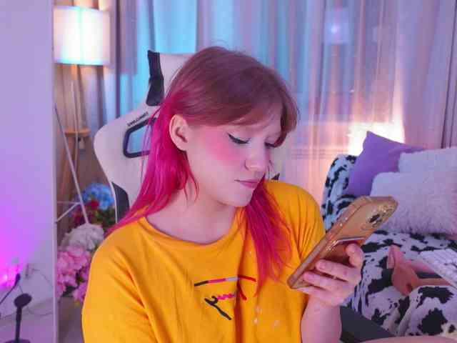 CrazyWine Live Webcam on BongaCams
