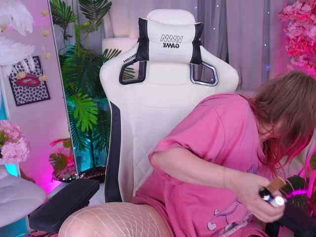 CrazyWine Live Webcam on BongaCams