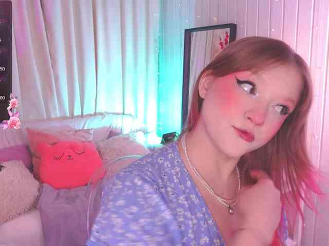 CrazyWine Live Webcam on BongaCams