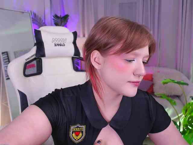 CrazyWine Live Webcam on BongaCams