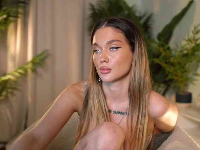 IamToxicRoxy webcam