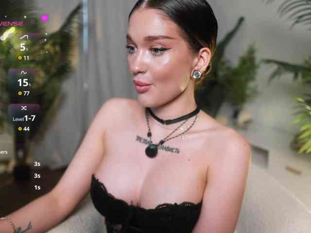 IamToxicRoxy webcam
