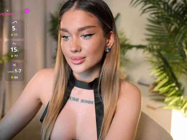 IamToxicRoxy webcam