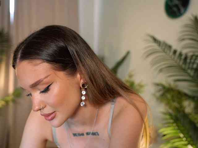 IamToxicRoxy webcam
