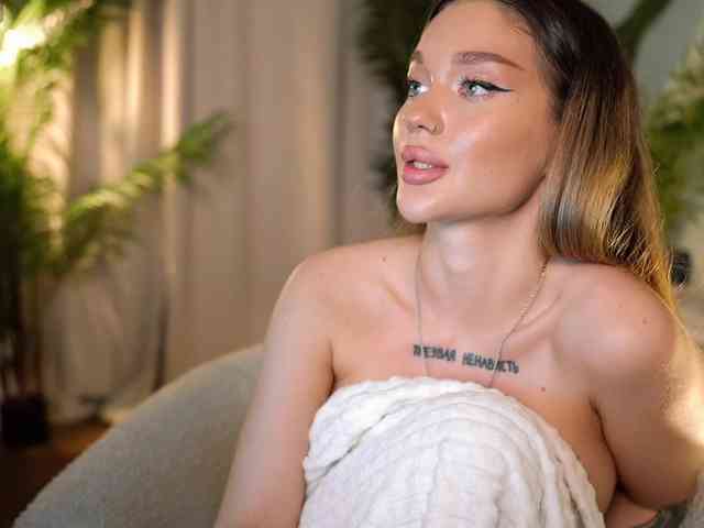 IamToxicRoxy webcam
