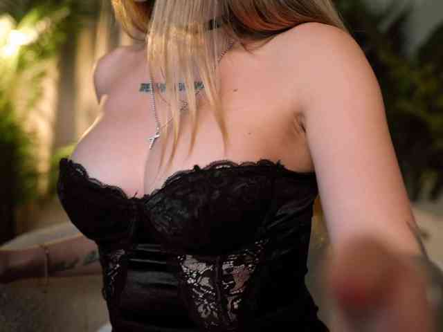 IamToxicRoxy webcam
