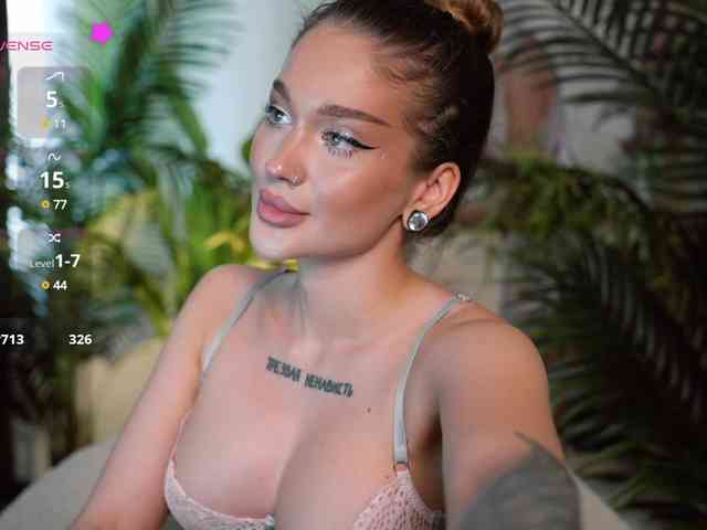 IamToxicRoxy webcam