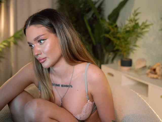 IamToxicRoxy webcam