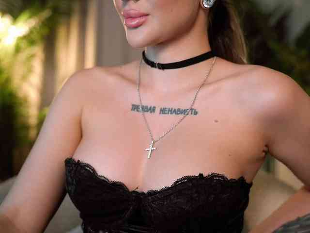 IamToxicRoxy webcam
