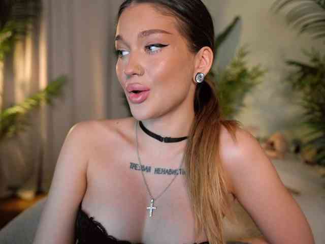 IamToxicRoxy webcam