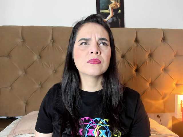 LauraHotties's BongaCams show and profile