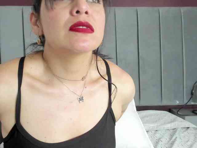 LauraHotties webcam