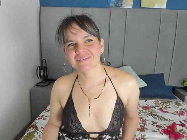 LauraHotties webcam