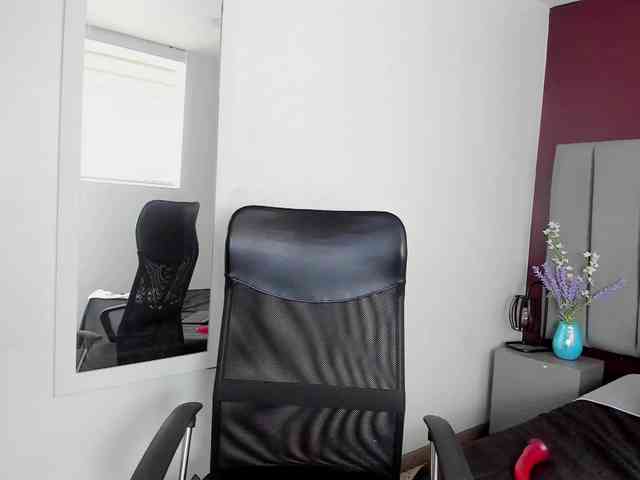 LauraHotties webcam