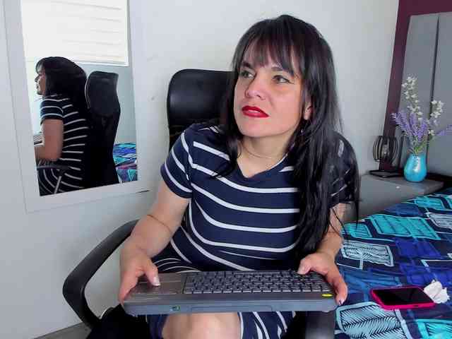 LauraHotties webcam
