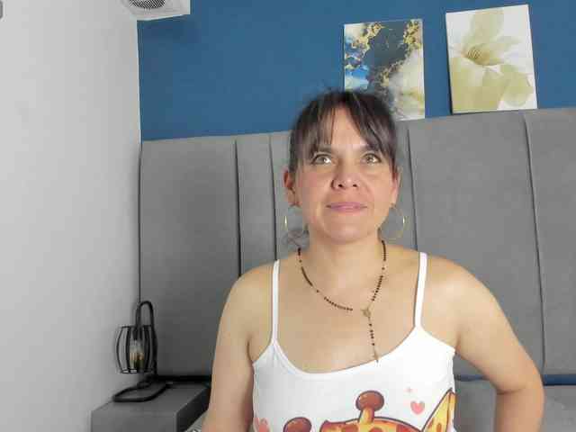 LauraHotties webcam