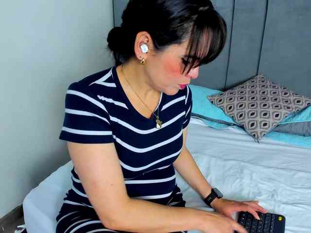 LauraHotties LauraHotties