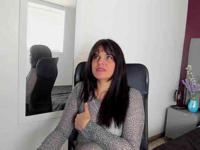 LauraHotties webcam
