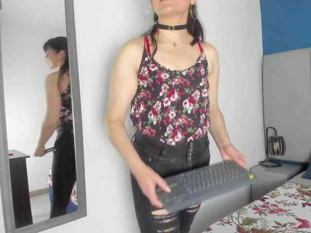 LauraHotties Live Webcam on BongaCams