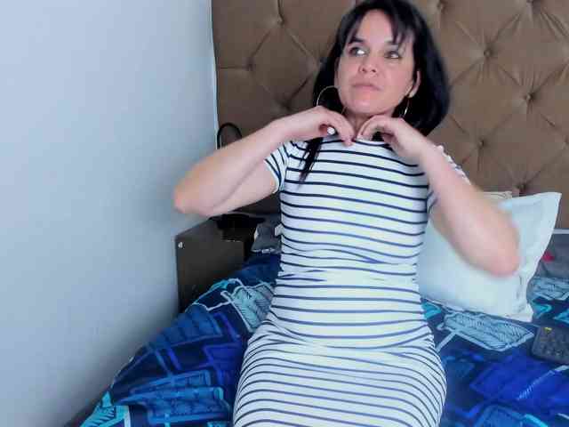 LauraHotties webcam