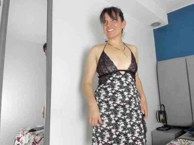 LauraHotties webcam