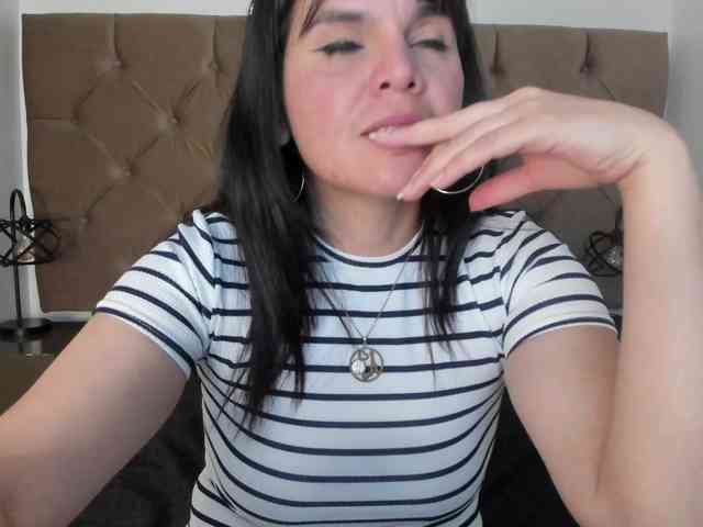 LauraHotties webcam