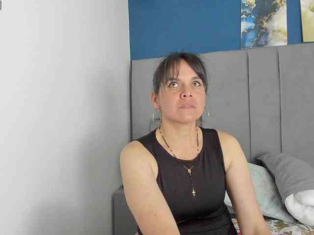 LauraHotties webcam